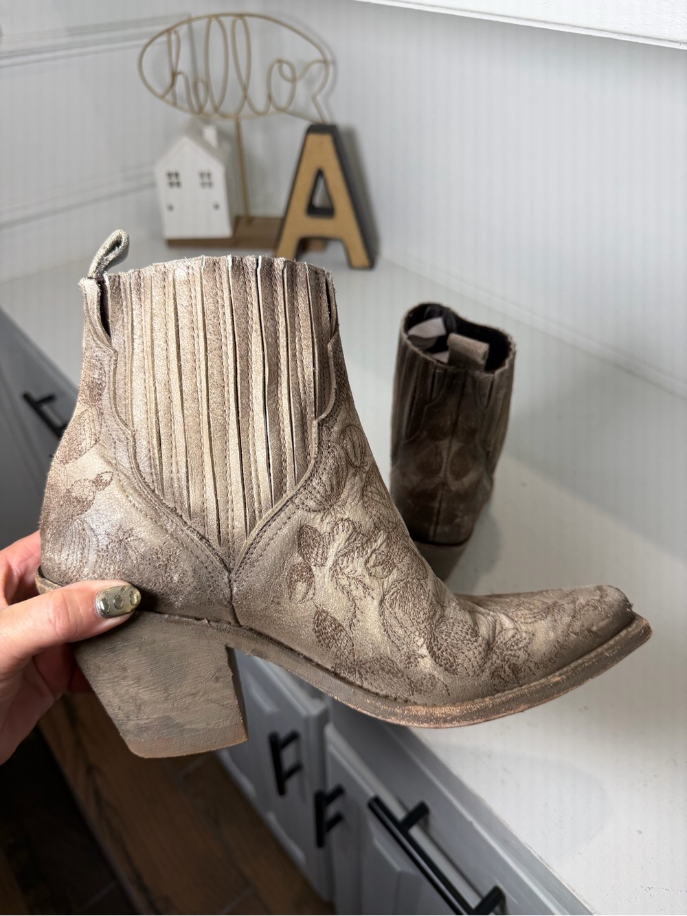 Liberty Black Women’s 8 Western Ankle Boots Floral Embossed Leather Booties - Picture 8 of 10